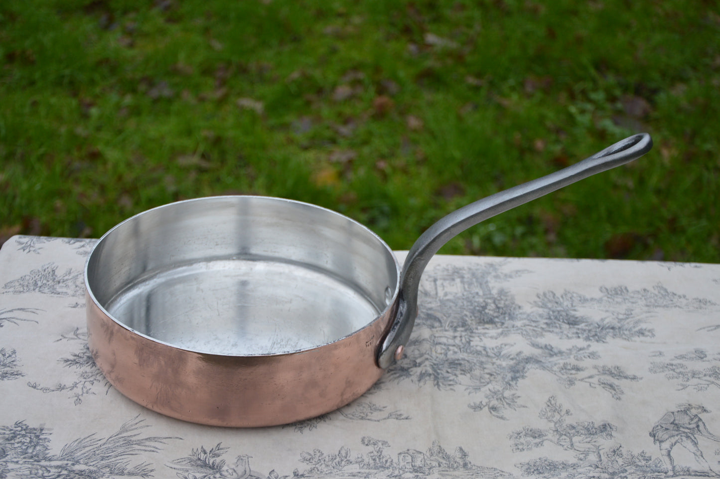 Gaillard Paris Saute 24cm 9 1/2 " Sauté French Vintage 2.5mm Copper Big Sauté New Hand Wiped Tin Hammered Heavy Quality Well Used Condition