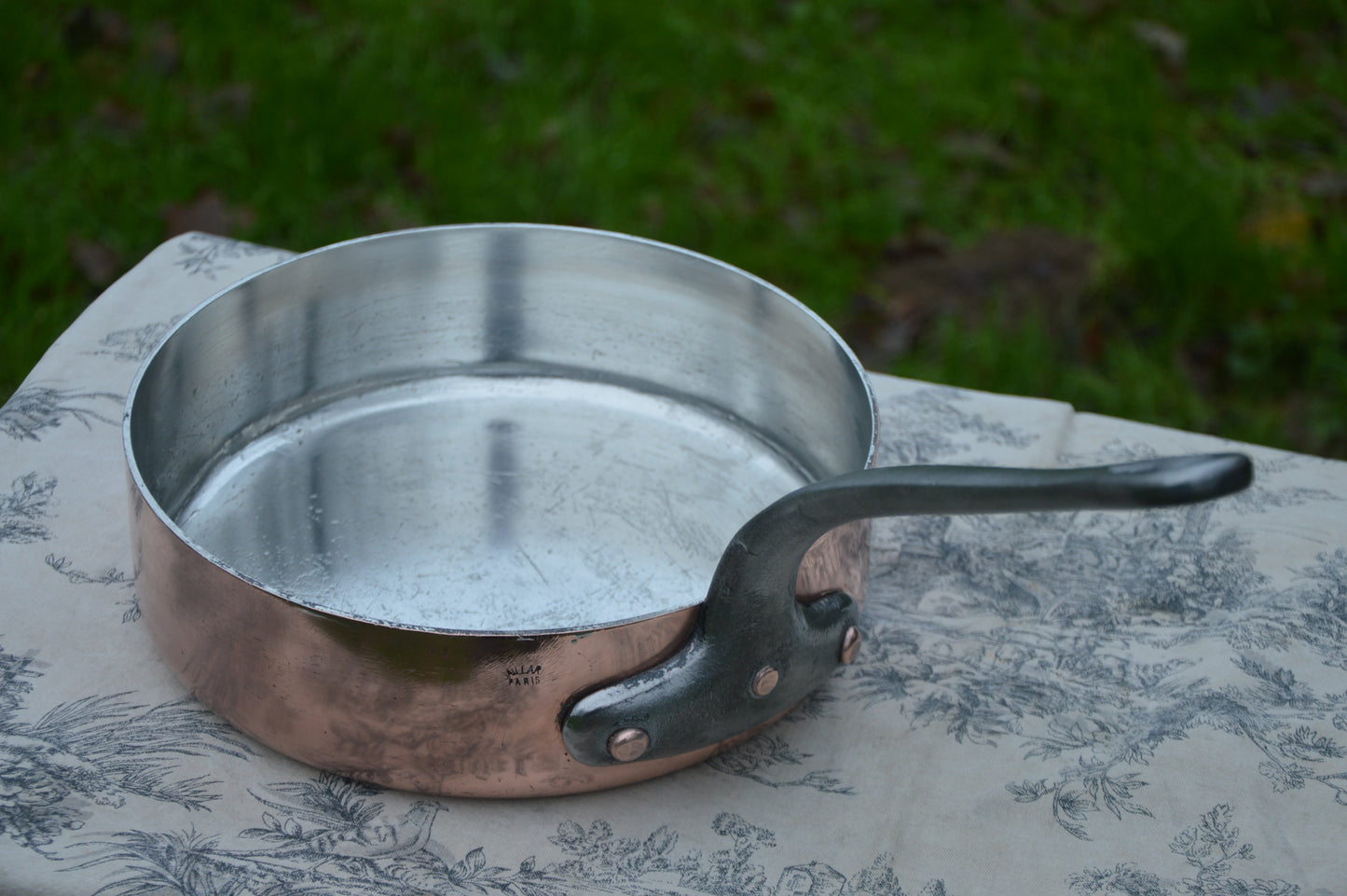 Gaillard Paris Saute 24cm 9 1/2 " Sauté French Vintage 2.5mm Copper Big Sauté New Hand Wiped Tin Hammered Heavy Quality Well Used Condition