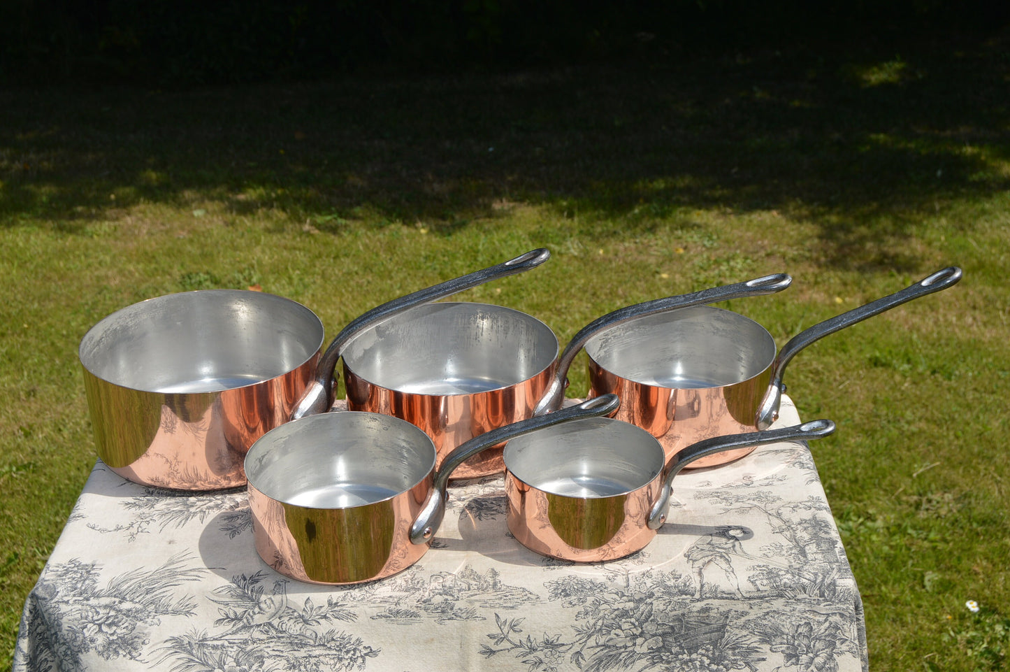 GAOR Five 1.3-1.7mm Vintage French Copper Set Five Graduated Tin Lined Copper Pans Fabulous Hammered Bases 12cm-20cm Professionally Polished