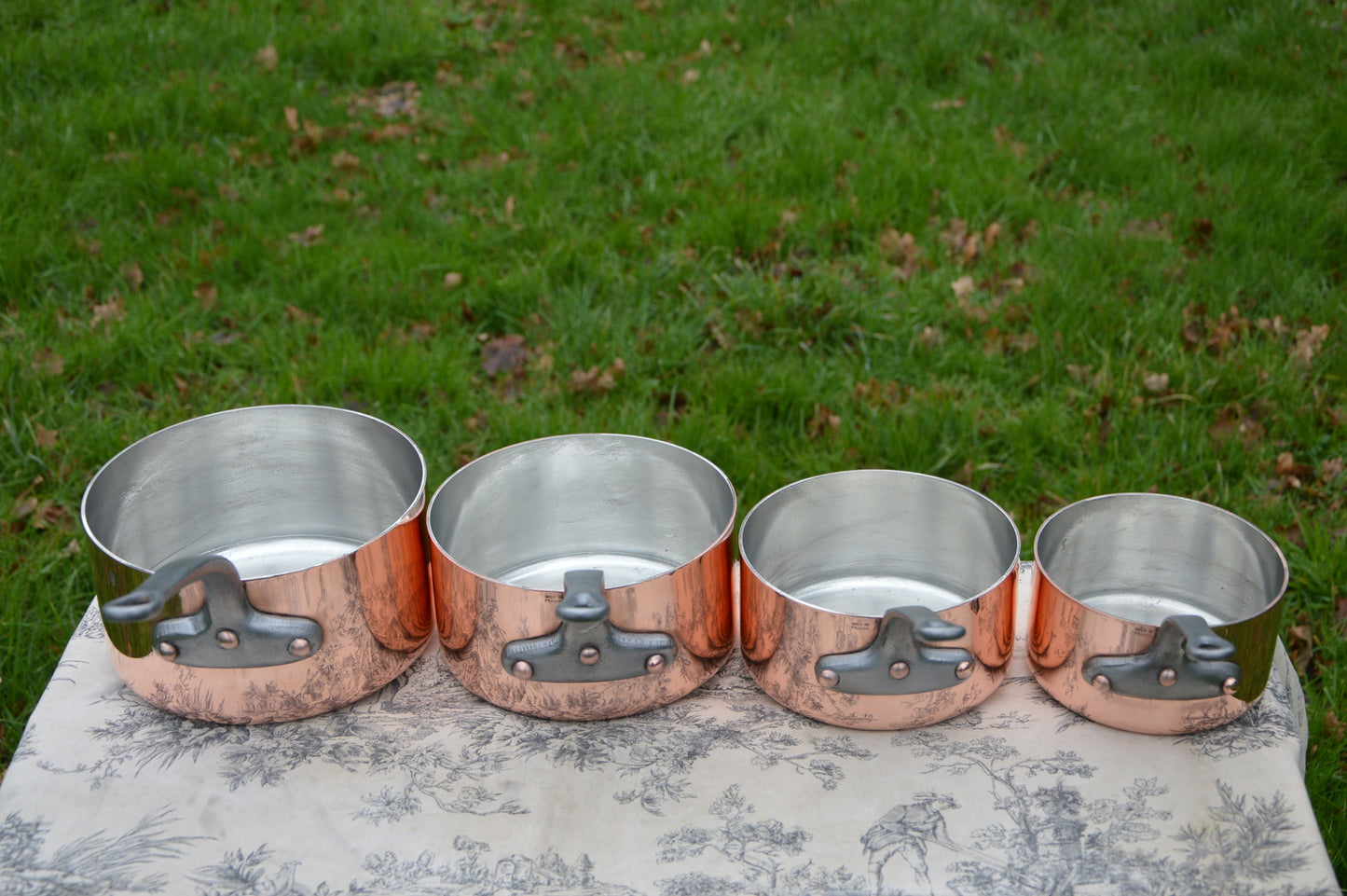 Copper Pans Matfer Four 2.1mm-2.15mm New Artisan Tin Vintage French Professional Stamped Chefs Toque Graduated Pans Four Cast Iron Handles