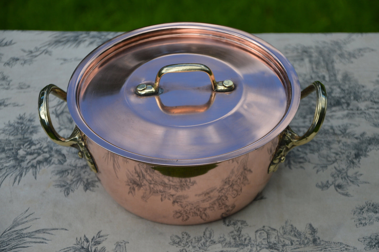 Casserole vintage en cuivre fabriquée en Italie Bongusto Italie Casserole spécialisée Poignées ornées Marquées Bongusto Italie Rayures