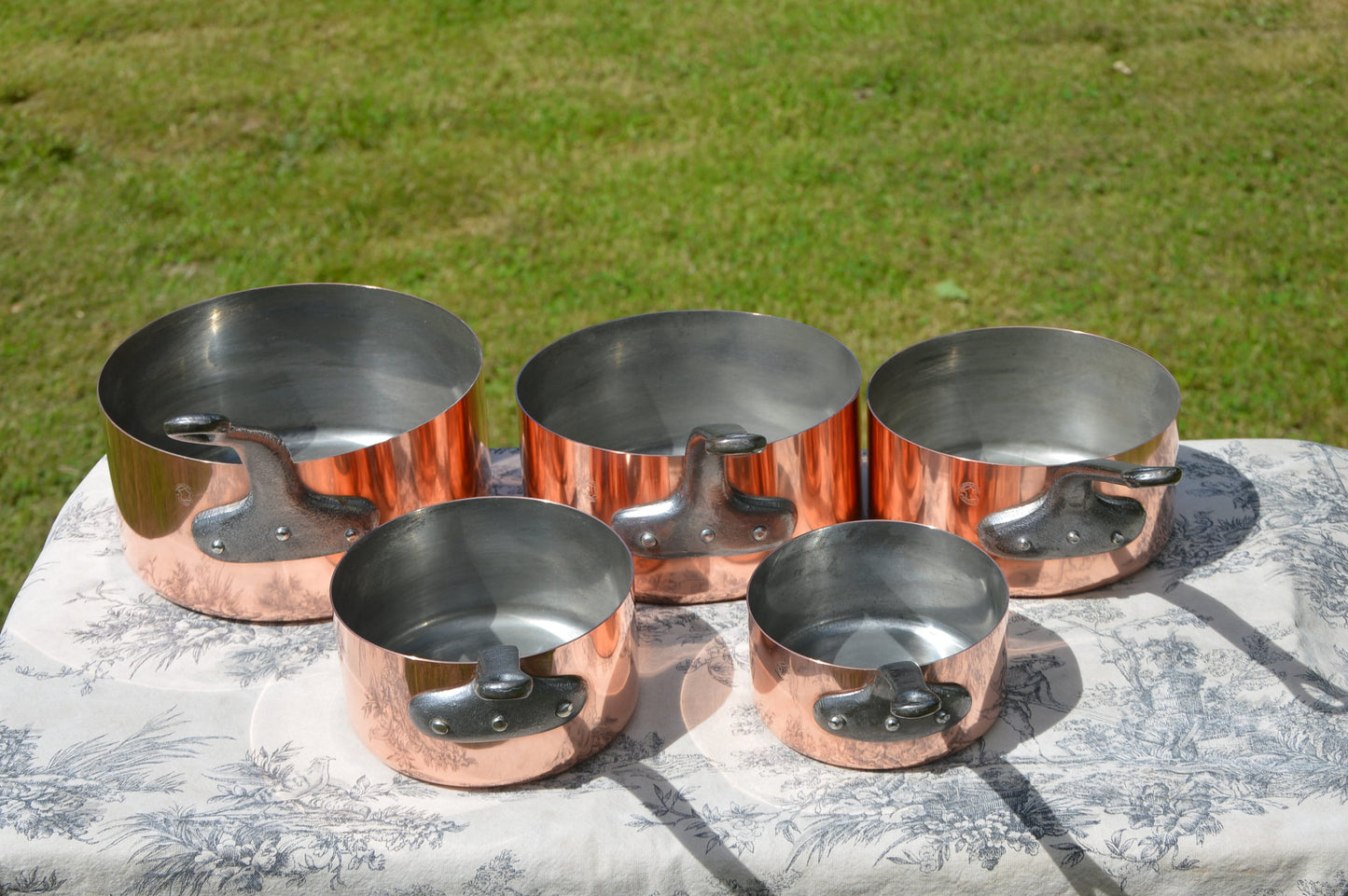 Fabrication Francaise Five 0.9mm Rim 1.1mm Base Vintage French Copper Set Five Graduated French Vintage Tin Lined Copper Pans Set 12cm-20cm