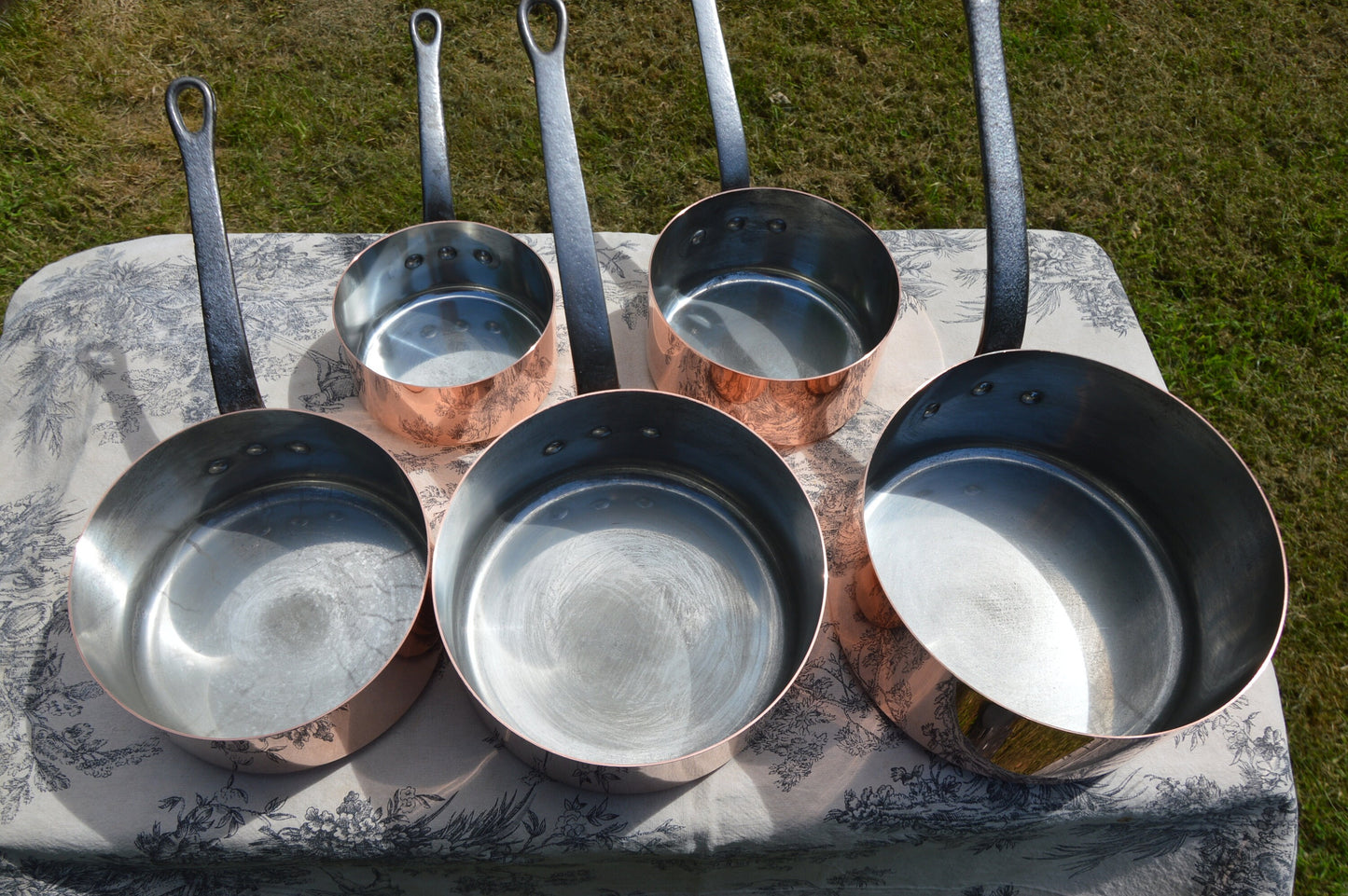 Fabrication Francaise Five 0.9mm Rim 1.1mm Base Vintage French Copper Set Five Graduated French Vintage Tin Lined Copper Pans Set 12cm-20cm