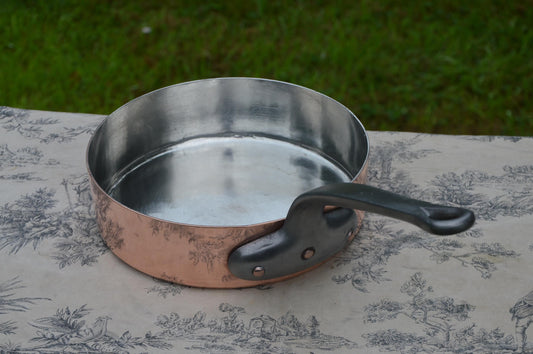 Copper Saute Pan Antique French Professional Saute Pan 22cm 8 1/2" 1.7mm Cast Iron Handle New Recent Tin Lined Hand Raised Beveled Edge