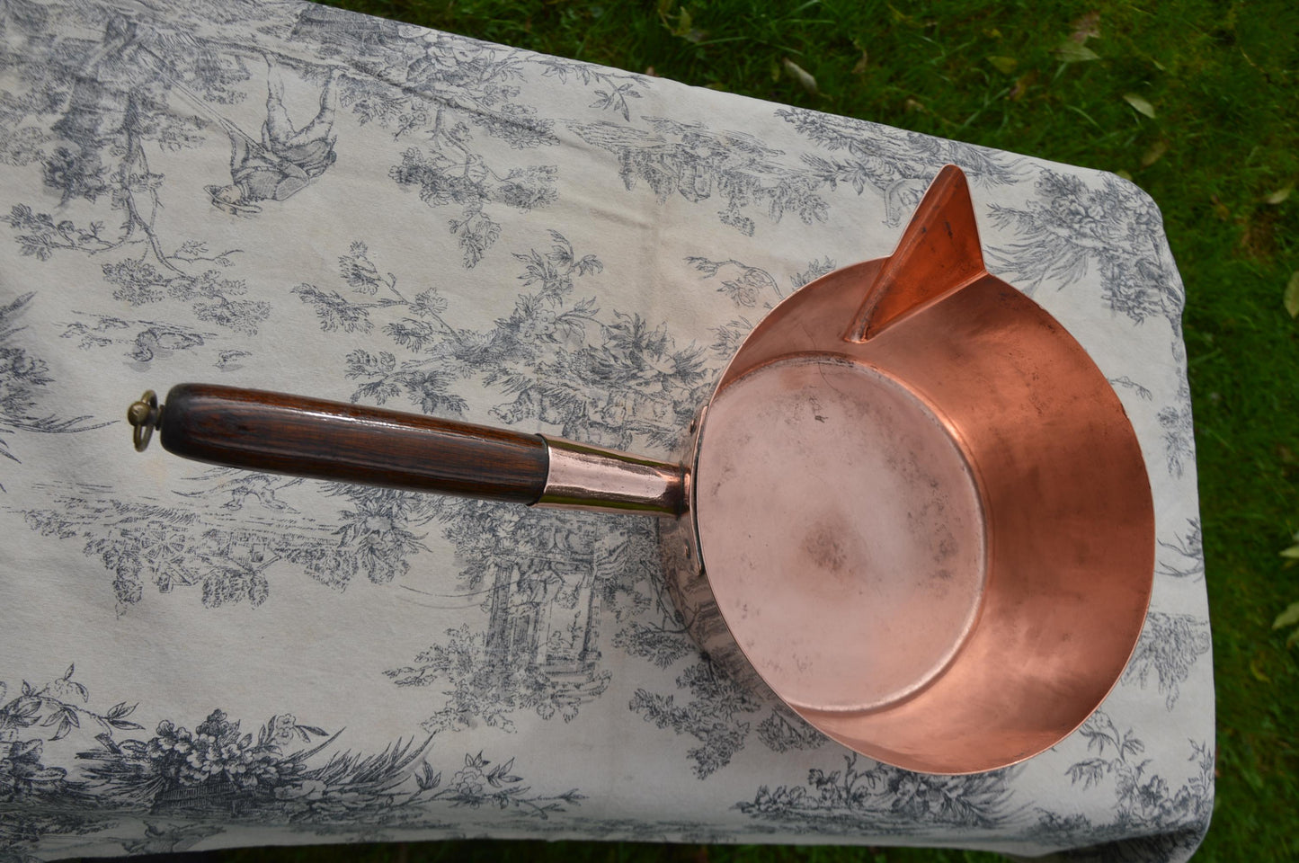 Antique Copper Sugar Pan 1.1mm 22cm Hand Raised Hammered Traditional Spout Fabulous Patina Caramel Pan Patissier Pan Wooden Handle